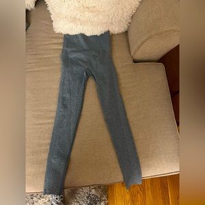 Scrunch Booty Leggings Amazon Brand Trendy Size Small in Grey